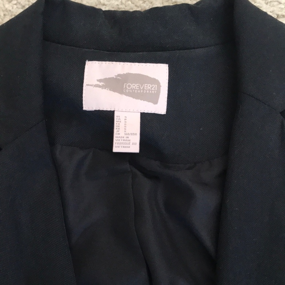 Blazer - Picture 3 of 7